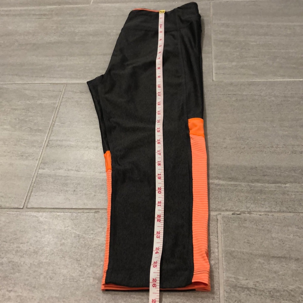 Under Armour Compression Capri - Picture 6 of 7